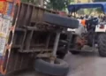 Tractor Trolley Overturn: भीषण सड़क हादसा: तेज रफ्तार ट्रैक्टर ट्रॉली पलटने से छह लोगों की दर्दनाक मौत, 40 घायल