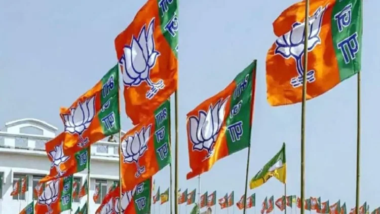यूपी में कई जिलों के बीजेपी जिलाध्यक्ष बदले, राम सकल पटेल को मिली वाराणसी की कमान: देखें पूरी लिस्ट