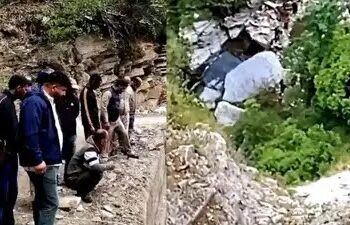 Himachal Pradesh Taxi Accident : भीषण सड़क हादशा; 500 मीटर गहरी खाई में कार गिर ने से 7 पर्यटकों समेत 8 लोगों की दर्दनाक मौत