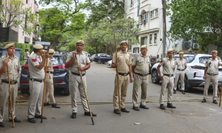 Delhi Terror Alert News: राजधानी में आतंकी हमले का अलर्ट, भाजपा कार्यालय समेत ये प्रमुख ठिकाने हाई अलर्ट पर