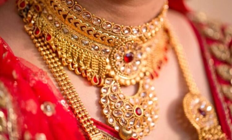 Gold Silver Price Today: एक झटके में 18,000 रुपये महंगी हुई चांदी, सोने के भाव में 9000 की बढ़ोतरी, इम्पोर्ट ड्यूटी बढ़ते ही भागे दाम