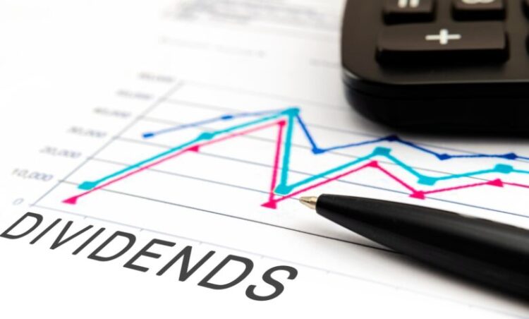 Dividend Stocks: TCS से लेकर LIC तक… इन शेयरों में मिलेगा डिविडेंड-बोनस का फायदा, एक शेयर पर ₹150 तक कमाई का मौका