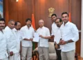 लोकभवन बहुमत जुटाने के दावे से संतुष्ट नहीं, क्या लटकेगी विजय की शपथ?