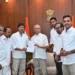 लोकभवन बहुमत जुटाने के दावे से संतुष्ट नहीं, क्या लटकेगी विजय की शपथ?