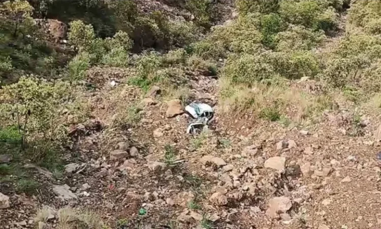 Chamba Road Accident: भीषण सड़क हादसा; 300 फीट गहरी खाई में कार गिरने से 6 लोगों की मौत और 4 गंभीर रूप से घायल