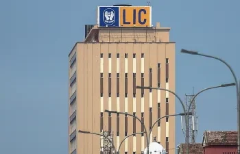 LIC: LIC का 1 पर 1 शेयर फ्री देने का ऐलान, जानें रिकॉर्ड डेट