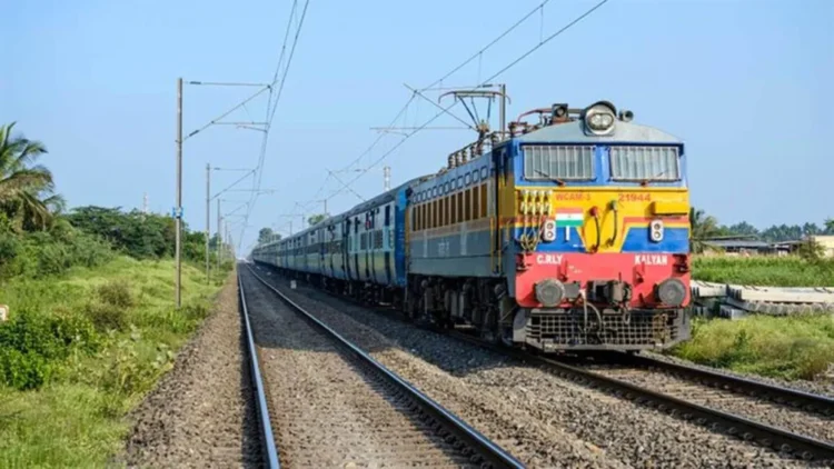 Summer Special Train: रेलयात्रियों को बड़ी राहत, रेलवे ने किया 68 समर स्पेशल ट्रेनों का ऐलान, देखें पूरा शेड्यूल