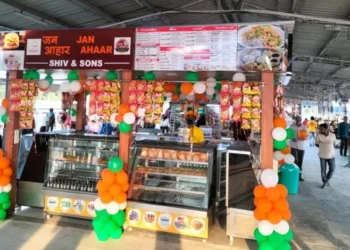New Railway Station Food List: ट्रेन से सफर करने वालों को झटका, 1 जून से रेलवे स्टेशन का खाना हो जाएगा महंगा