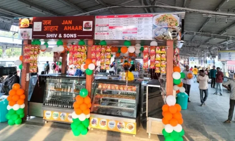 New Railway Station Food List: ट्रेन से सफर करने वालों को झटका, 1 जून से रेलवे स्टेशन का खाना हो जाएगा महंगा