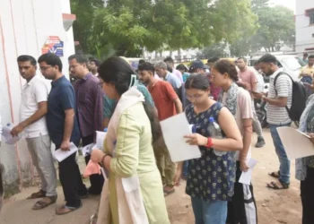 JEE Advanced: JEE Advanced 2026 परीक्षा आज, एग्जाम सेंटर जाने से पहले जान लें ये नियम और ड्रेस कोड