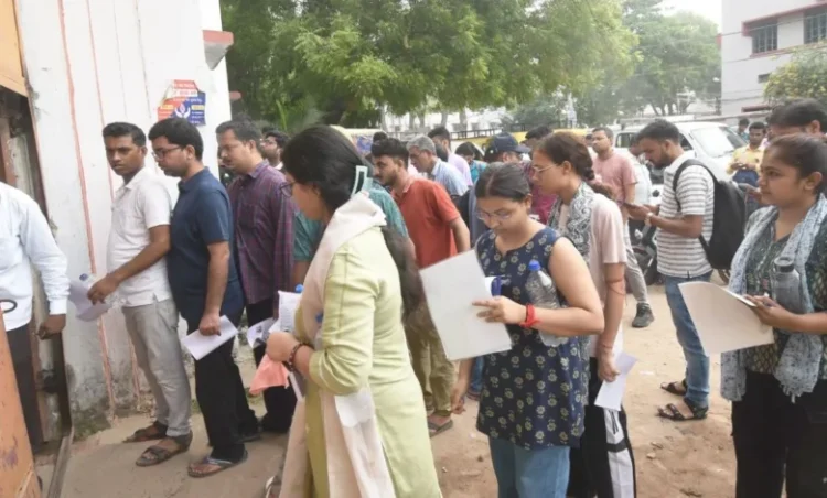 JEE Advanced: JEE Advanced 2026 परीक्षा आज, एग्जाम सेंटर जाने से पहले जान लें ये नियम और ड्रेस कोड