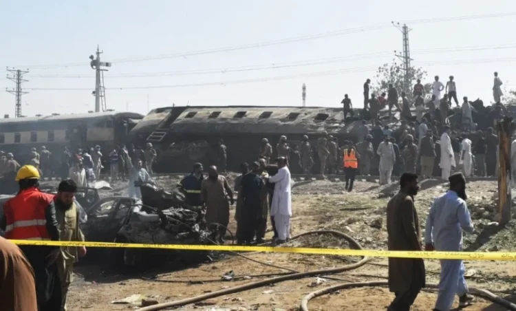 Pakistan Train Blast: रेलवे ट्रैक के पास हुए ब्लास्ट में 24 लोगों की दर्दनाक मौत, 50 से ज्यादा घायल