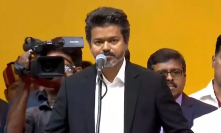 Vijay Swearing In Ceremony: तमिलनाडु में एक्टर विजय बने CM… 9 मंत्रियों ने भी ली शपथ