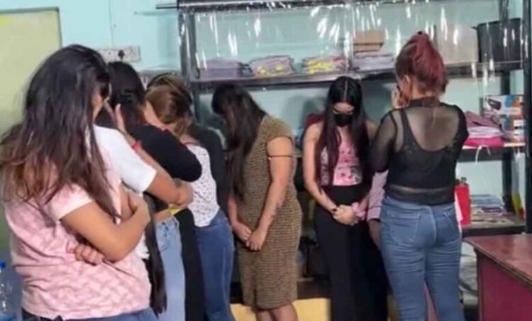 Sex Racket in Water Park: सेक्स रैकेट का भंडाफोड़: वॉटर पार्क की आड़ में चल रहा था जिस्मफरोशी का धंधा, 3 थाई युवति गिरफ्तार