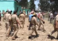 Dehradun Latest News: भाजपा नेता की बेरहमी से हत्या, आरोपी के घर बेकाबू भीड़ का पथराव और बुलडोजर भी चला