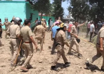 Dehradun Latest News: भाजपा नेता की बेरहमी से हत्या, आरोपी के घर बेकाबू भीड़ का पथराव और बुलडोजर भी चला