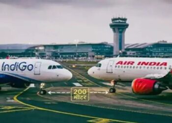 Ahmedabad Airport: बड़ा हादसा टला; एयरपोर्ट पर आमने-सामने आ गए Air India और IndiGo के विमान