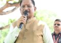 आम की छांव में मुख्यमंत्री की चौपाल : खाट पर बैठे, ग्रामीणों की सुनी बात, मौके पर दिए समाधान