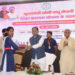 मुख्यमंत्री के हाथों मेधावी छात्रा को मिली 2 लाख रुपये की सहायता