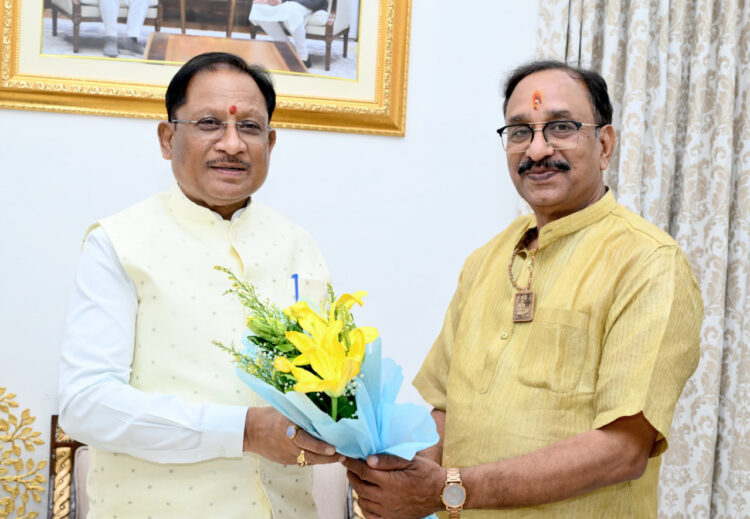 मुख्यमंत्री से छत्तीसगढ़ योग आयोग के नवनियुक्त अध्यक्ष श्री संजय अग्रवाल ने की सौजन्य मुलाकात