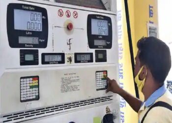 Petrol-Diesel Price Hike: पेट्रोल-डीजल ₹5 तक हो सकता है महंगा, तेल कंपनियों के बढ़ते घाटे ने बढ़ाई चिंता