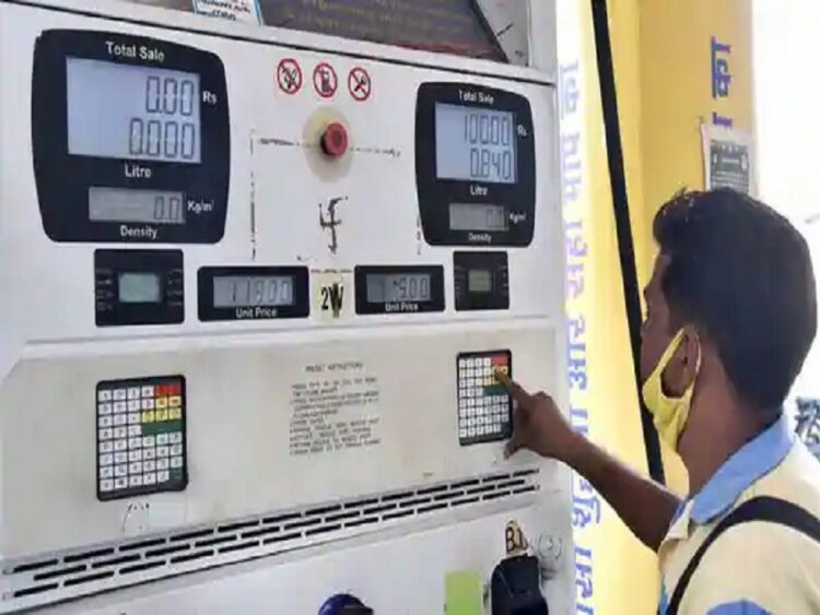 Petrol-Diesel Price Hike: पेट्रोल-डीजल ₹5 तक हो सकता है महंगा, तेल कंपनियों के बढ़ते घाटे ने बढ़ाई चिंता