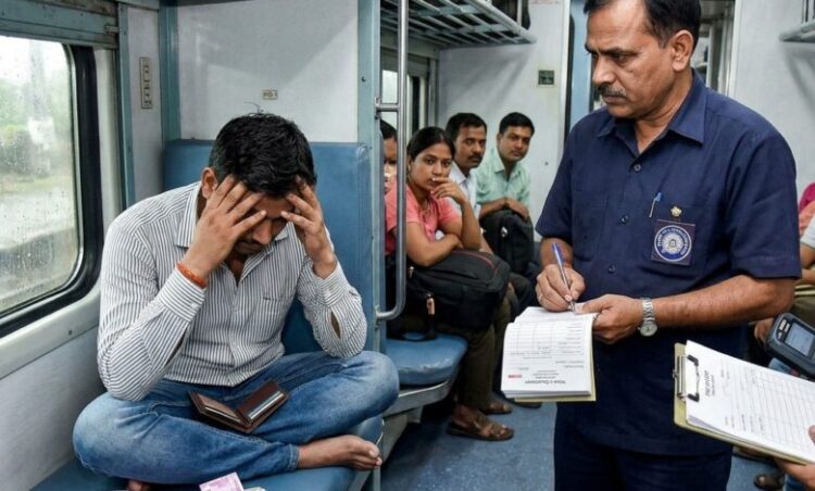 Indian Railway new rule: रेल यात्रियों के लिए सख्त हुए नियम, महिला कोच में सफर पर पुरुषों पर लगेगा 2500 रुपये का जुर्माना
