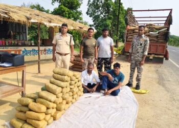 Chhattisgarh current news: छत्तीसगढ़ पुलिस की बड़ी कार्रवाई, इमली की आड़ में छिपाकर ले जा रहे थे 94 किलो गांजा, दो तस्कर गिरफ्तार