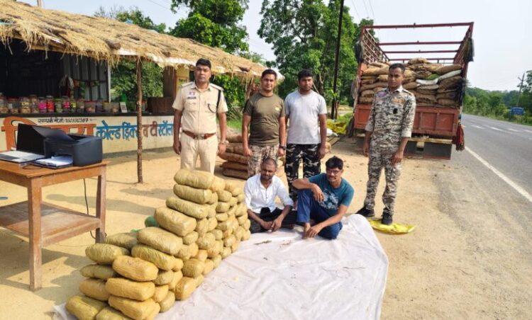 Chhattisgarh current news: छत्तीसगढ़ पुलिस की बड़ी कार्रवाई, इमली की आड़ में छिपाकर ले जा रहे थे 94 किलो गांजा, दो तस्कर गिरफ्तार