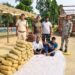 Chhattisgarh current news: छत्तीसगढ़ पुलिस की बड़ी कार्रवाई, इमली की आड़ में छिपाकर ले जा रहे थे 94 किलो गांजा, दो तस्कर गिरफ्तार