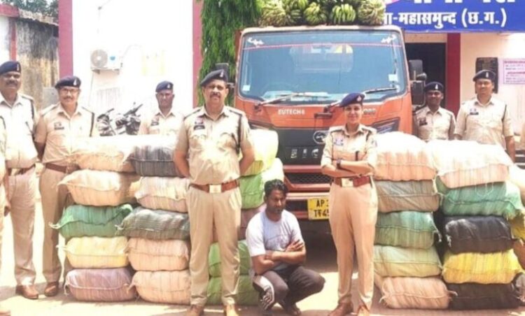 Chhattisgarh top news: छत्तीसगढ़ पुलिस की बड़ी कार्रवाई; केलों की आड़ में हो रही थी गांजा तस्करी, 4.5 करोड़ का गांजा जब्त