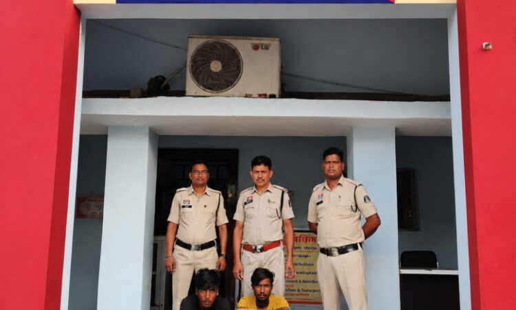 Raigarh News : चौकी खरसिया पुलिस की त्वरित कार्रवाई, स्कूल चोरी मामले का 24 घंटे के भीतर खुलासा