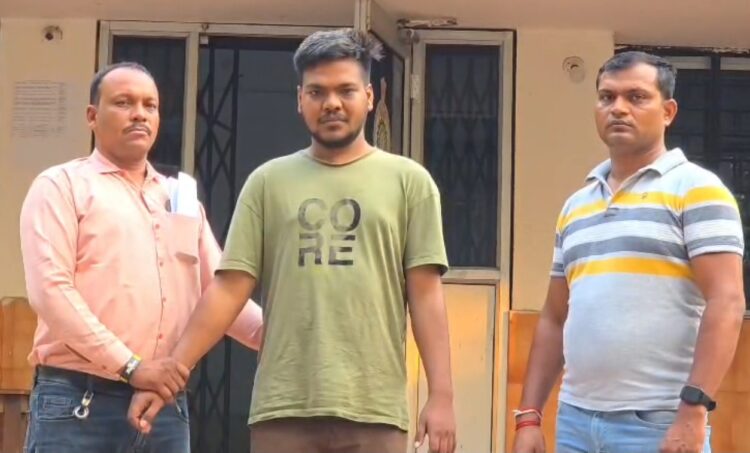 Raigarh News : ऑपरेशन अंकुश के तहत रायगढ़ पुलिस की बड़ी कार्रवाई, ऑनलाइन क्रिकेट सट्टा नेटवर्क से जुड़ा सॉफ्टवेयर इंजीनियर गिरफ्तार