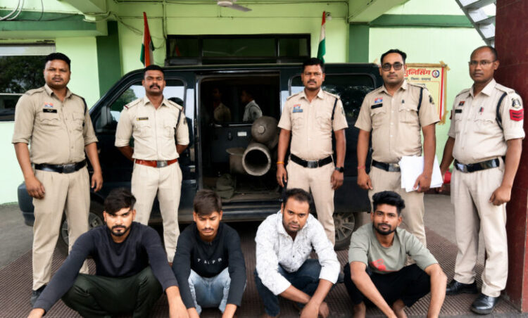 Raigarh News : पूंजीपथरा पुलिस ने NRVS स्टील प्लांट में हुई संगठित चोरी का 24 घंटे में किया खुलासा