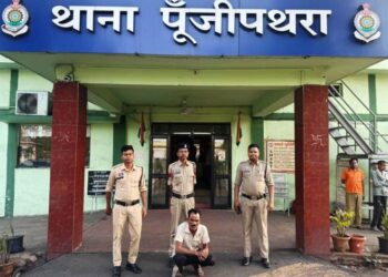 Raigarh News : धारदार कत्तानुमा हथियार लहराने वाला आरोपी गिरफ्तार, सूचना पर पूंजीपथरा पुलिस ने की त्वरित कार्रवाई