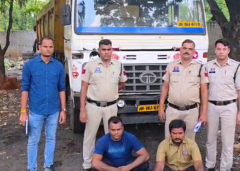 Raigarh News : रायगढ़ पुलिस के “ऑपरेशन प्रहार” के तहत अवैध कबाड़ परिवहन पर बड़ी कार्रवाई