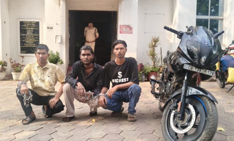 Raigarh News : “ऑपरेशन क्लीन हंट” में कोतवाली पुलिस ने लूट के 03 आरोपियों को किया गिरफ्तार