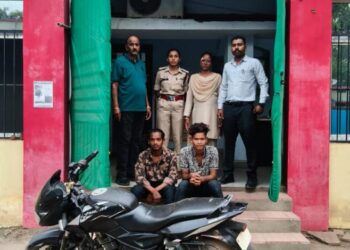 Raigarh News : चौकी खरसिया पुलिस की सख्त कार्रवाई, शराब के लिए पैसे मांगकर मारपीट करने वाले दो युवक गिरफ्तार