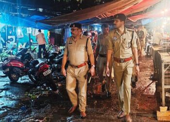Raigarh News : एसएसपी शशि मोहन सिंह के निर्देशन पर शहर में विजुअल पुलिसिंग को बढ़ावा, कोतवाली पुलिस की देर शाम सघन फुट पेट्रोलिंग