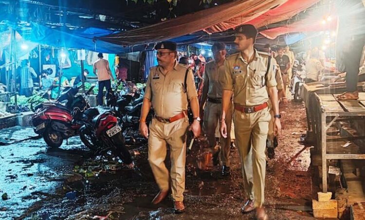 Raigarh News : एसएसपी शशि मोहन सिंह के निर्देशन पर शहर में विजुअल पुलिसिंग को बढ़ावा, कोतवाली पुलिस की देर शाम सघन फुट पेट्रोलिंग