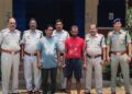Raigarh News : “ऑपरेशन क्लीन हंट” के तहत धरमजयगढ़ पुलिस की बड़ी कार्रवाई, फ्लोरा मैक्स चिटफंड ठगी मामले के दो फरार आरोपी गिरफ्तार