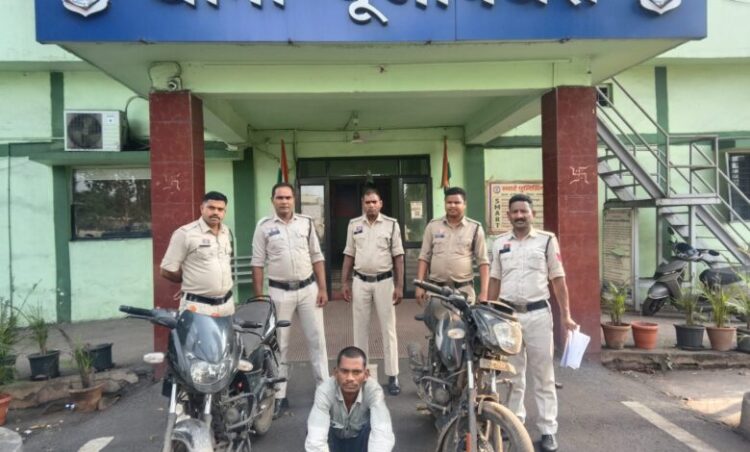 Raigarh News : पूंजीपथरा पुलिस ने शातिर वाहन चोर को किया गिरफ्तार, आरोपी से दो बाइक जप्त