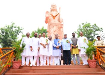 मातृशक्ति एवं प्रकृति के प्रति श्रद्धा का अनुपम संगम : मुख्यमंत्री श्री विष्णु देव साय ने “राम वाटिका” में किया रुद्राक्ष का पौधारोपण*