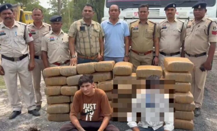 Chhattisgarh top news: छत्तीसगढ़ में अंतरराज्यीय गांजा तस्करी का भंडाफोड़, 1.44 करोड़ के गांजा के साथ 2 तस्कर गिरफ्तार
