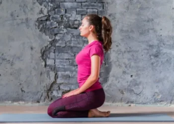Yoga for Acidity: Acidity और सीने में जलन ने कर दिया है परेशान? तो सुबह करना शुरू कर दें ये योगासन, मिलेगा इन सबसे छुटकारा