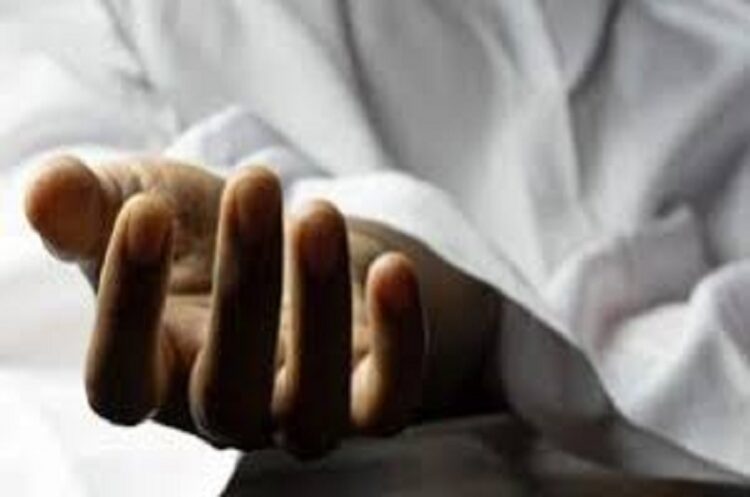 Today Cg News: दिव्यांग बेटे का खौफनाक तांडव! जमीन बंटवारे के विवाद में माँ को पीट-पीटकर उतारा मौत के
