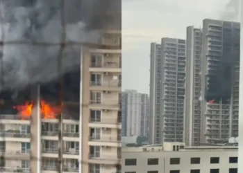 Noida IVY County Society Fire: 12वें फ्लोर में लगी भीषण आग; रेस्क्यू ऑपरेशन जारी, आग बुझाने में जुटी फायर ब्रिगेड