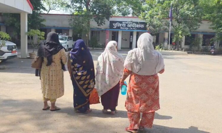 Chhattisgarh current news: इंसानियत शर्मसार! चॉकलेट का लालच देकर 7 साल की बच्ची से रेप: परिजनों ने एसपी से की शिकायत