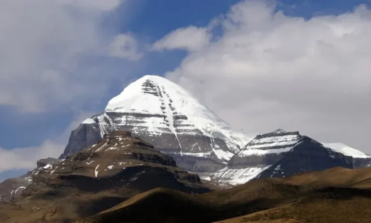 Kailash Mansarovar Yatra: कैलाश मानसरोवर जाने वाले यात्रियों के लिए विदेश मंत्रालय ने जारी किया एडवाइजरी
