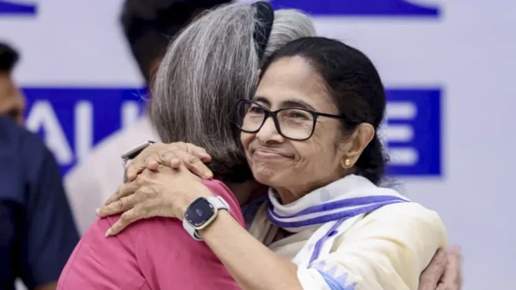 TMC में टूट के बीच ममता बनर्जी का विपक्षी दलों को बड़ा संदेश, बोलीं- ‘इंडिया गठबंधन चाहे तो मुझे Utilize कर सकता है’